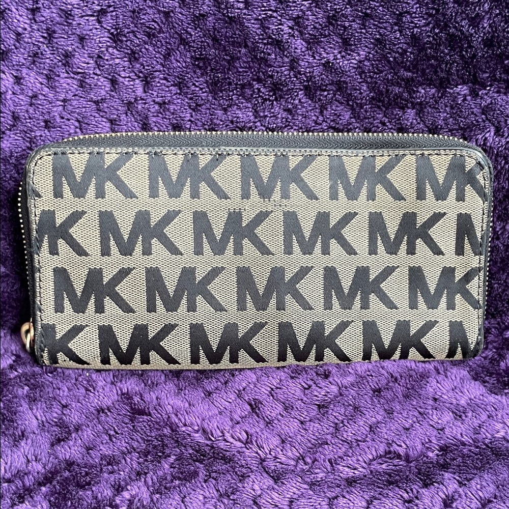 Michael Kors MK Monogram Zip-Around Wallet - Black and Beige GUC